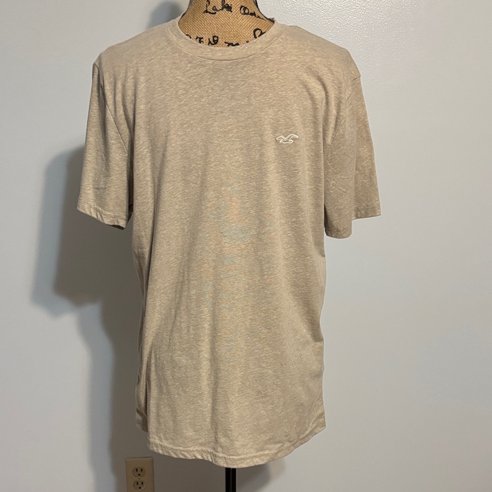 Hollister Men's Beige T-Shirt